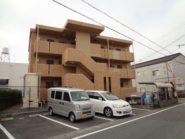 【浜松市中央区天龍川町のマンションの駐車場】