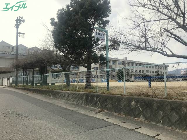 【グランディール雅IIの小学校】