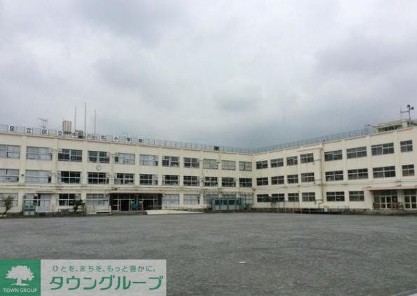 【足立区六木のアパートの小学校】