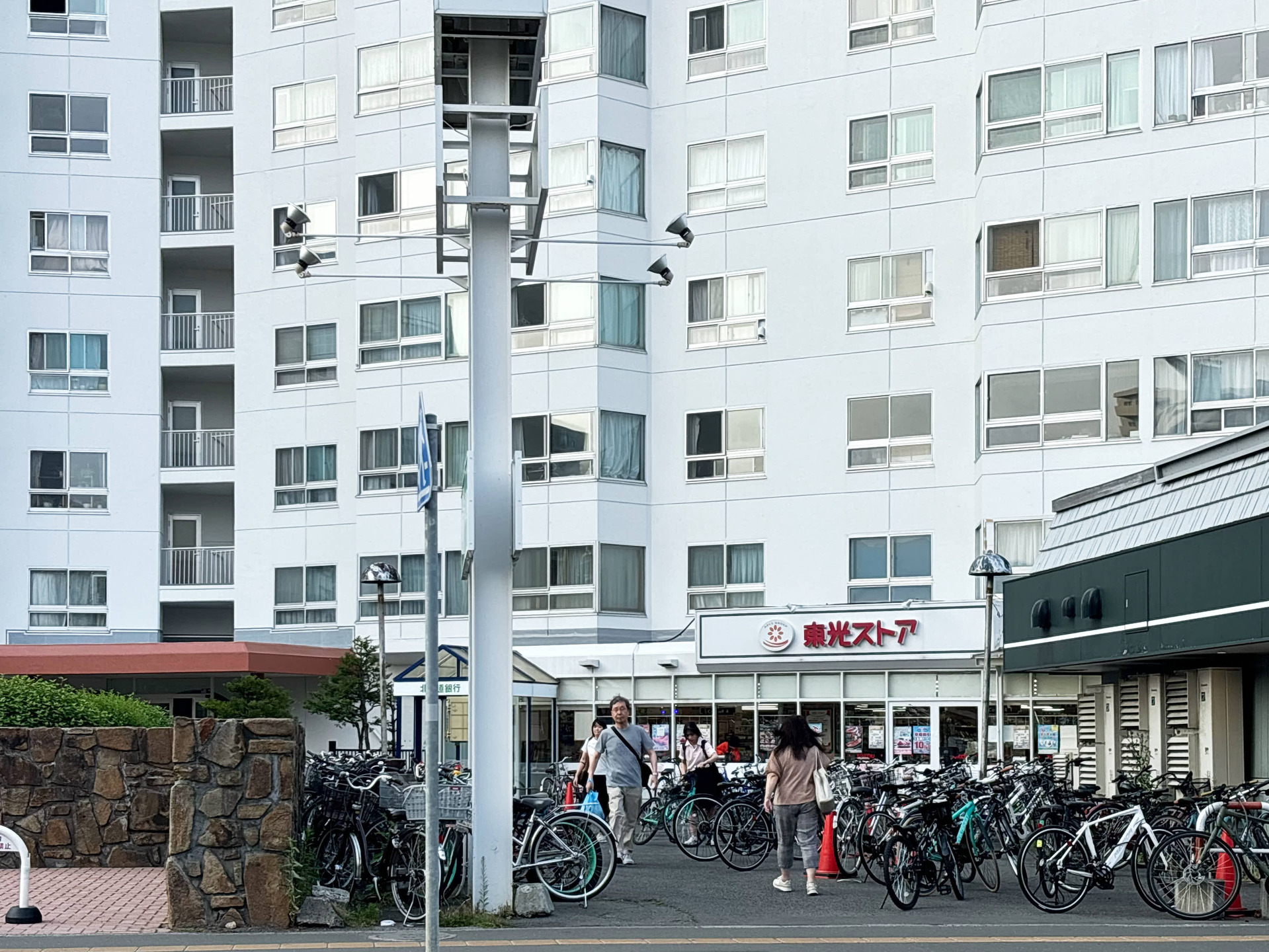 【札幌市中央区北四条西のマンションのスーパー】