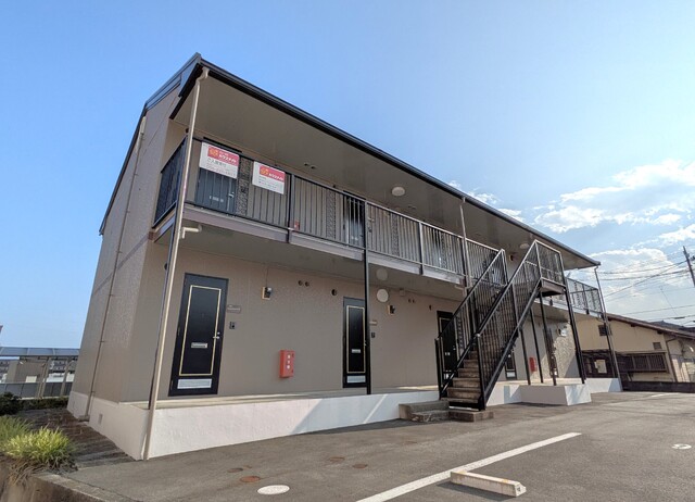 建物外観　☆２階建て　軽量鉄骨造のアパート☆