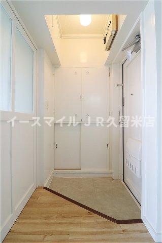 玄関　収納もある玄関です