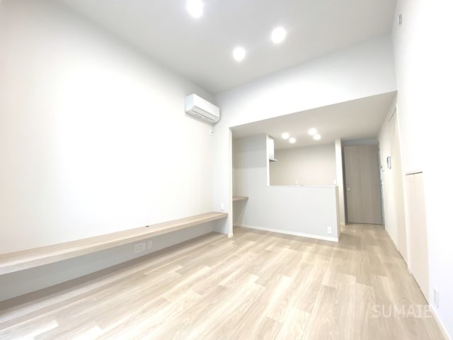 居室・リビング　天井高いリビングです☆彡