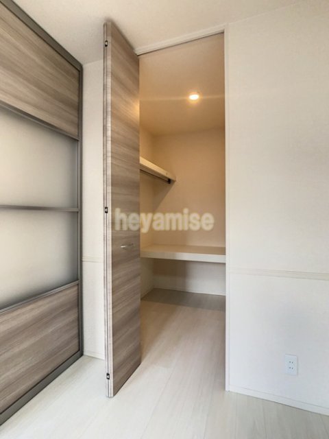 収納　写真は１０２号です。