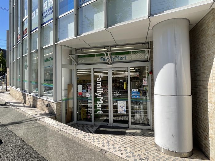 コンビニ　ファミリーマート 藤が丘駅南口店（コンビニ）まで38m