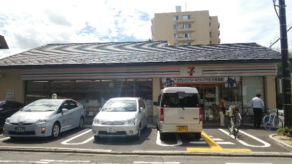コンビニ　セブンイレブン 京都堀川今出川店（コンビニ）まで596m