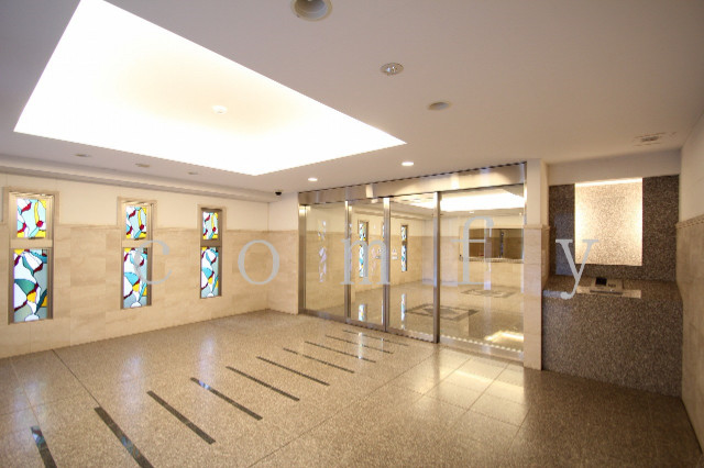 エントランス　広々としたエントランス