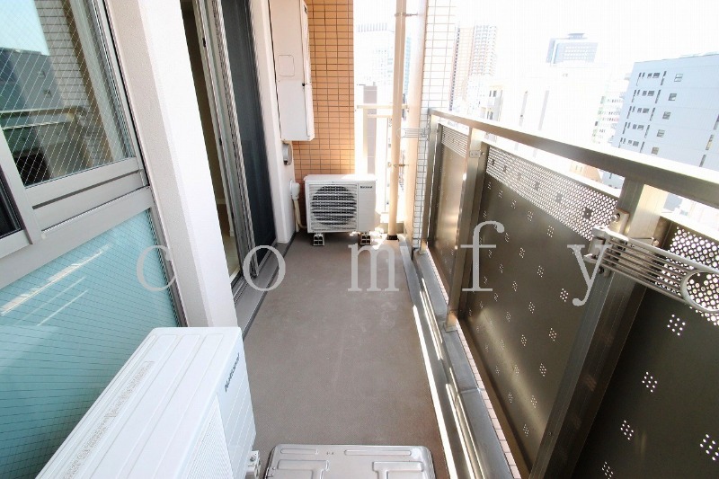 バルコニー　日当たりの良いバルコニー