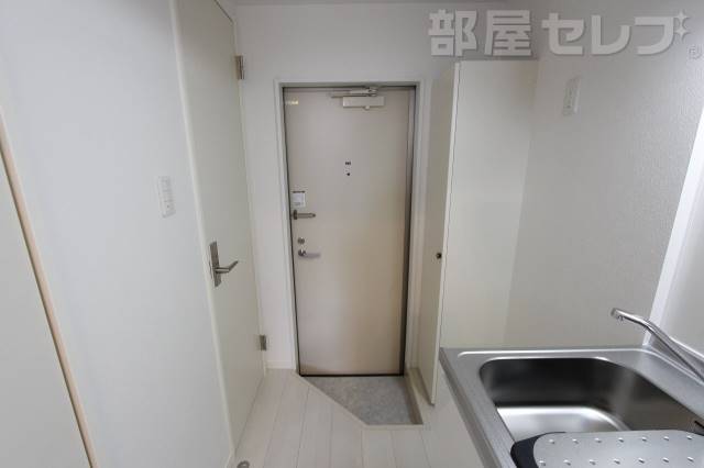 玄関　＊同タイプ写真参照