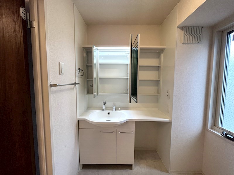 洗面設備　別部屋参照写真