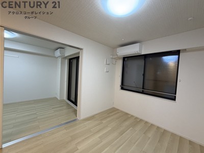 居室・リビング　床が明るい色合いで綺麗です♪