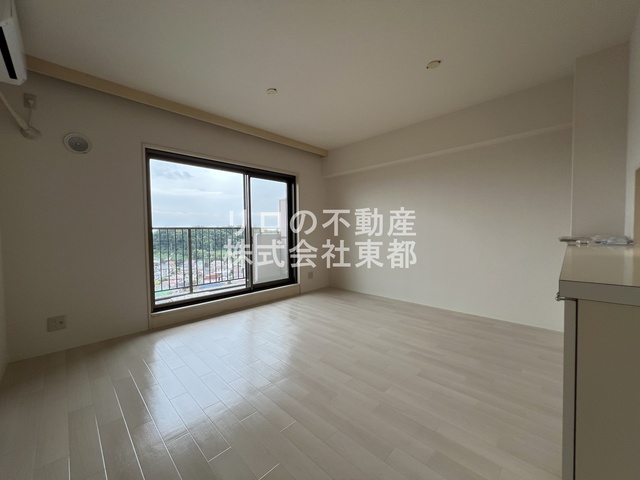 居室・リビング　広いリビングでゆったりくつろげる憩いの空間♪