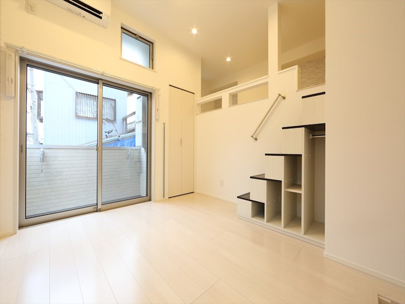 居室・リビング　洋室6.2帖　ロフト5.7帖（収納にも寝室にも使えます）