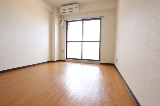 居室・リビング　★洋室７帖・明るい印象のお部屋★