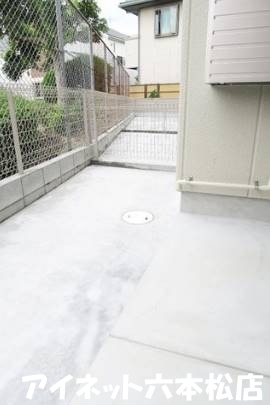 庭　1階限定の庭となっています。