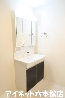 洗面設備　朝の支度にいかがでしょうか？