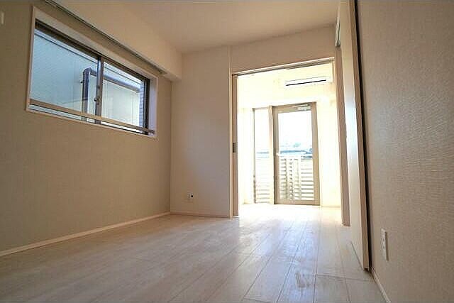 居室・リビング　別号室の写真です