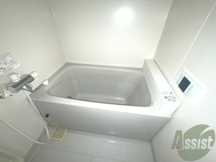 バス・シャワールーム　こちらのお風呂で、一日の疲れを癒して下さい。