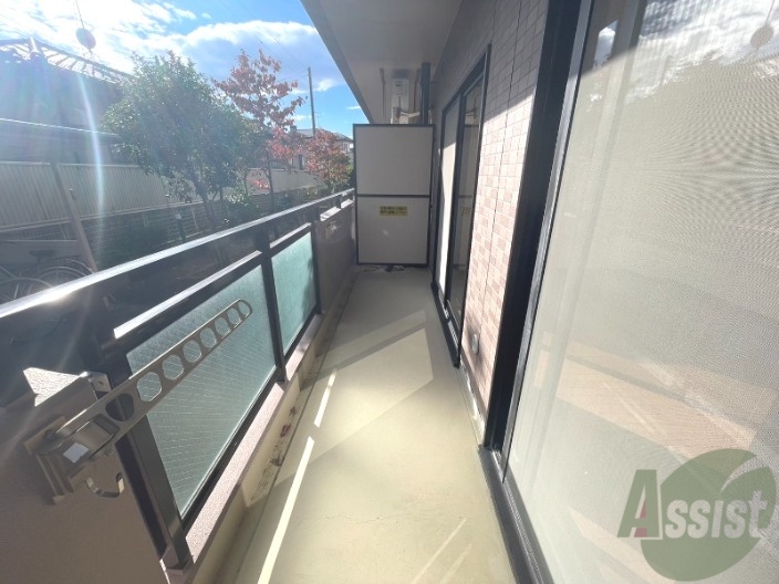 バルコニー　こちらのバルコニーで、洗濯物干しもバッチリです。