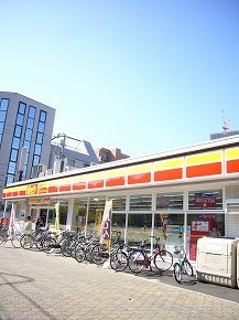 コンビニ　デイリーヤマザキ長柄中２丁目店（コンビニ）まで95m
