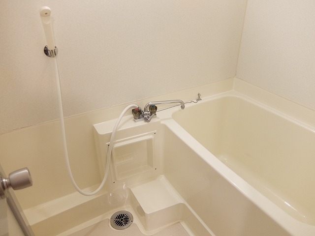 バス・シャワールーム　写真は４０２号室