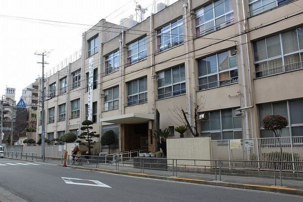 小学校　大阪市立堀江小学校（小学校）まで568m