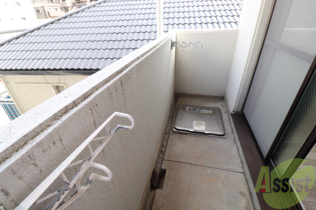 バルコニー　バルコニーの広さも魅力的かな。洗濯物も余裕で干せますよ。