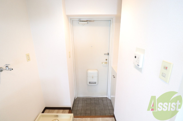 玄関　玄関にはシューズボックスついてますよ。すっきりしますね。