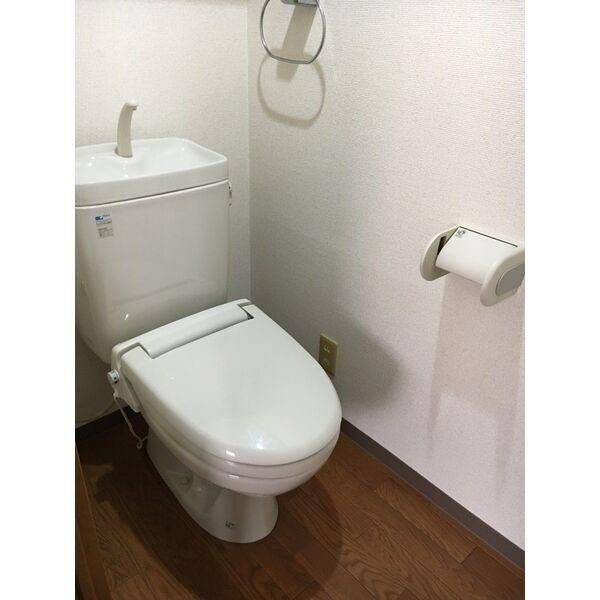 トイレ　※別室の参考写真の為、現況優先です。