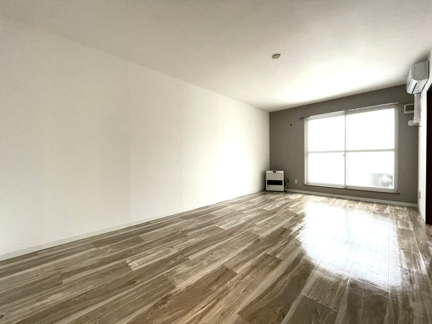 居室・リビング　他号室のお写真です。参考にご覧ください。