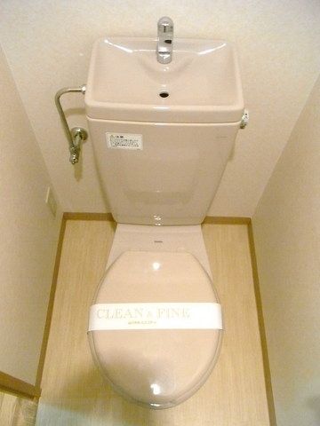 トイレ　コンセントもありウォシュレットつけれます