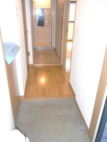 玄関　玄関ホールあり下駄箱もあります