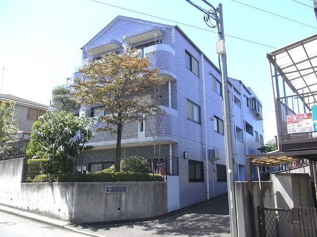 建物外観　青空に似たブルーの外観