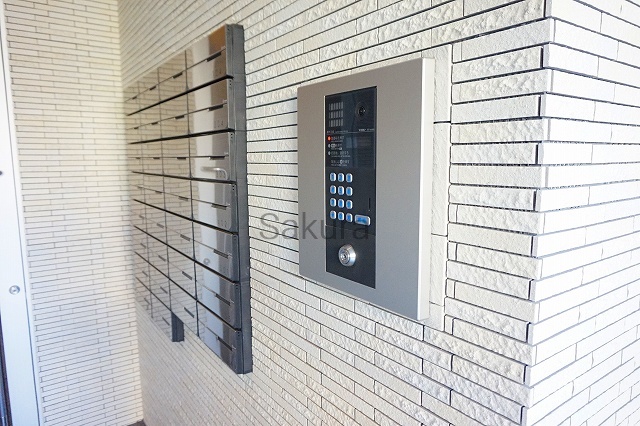 セキュリティ　不審者、勧誘員をシャットアウトできるオートロックです♪