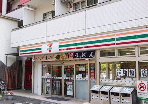 コンビニ　セブン-イレブン 横浜大口駅前店（コンビニ）まで118m