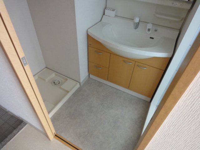 洗面設備　同物件別号室の写真です。