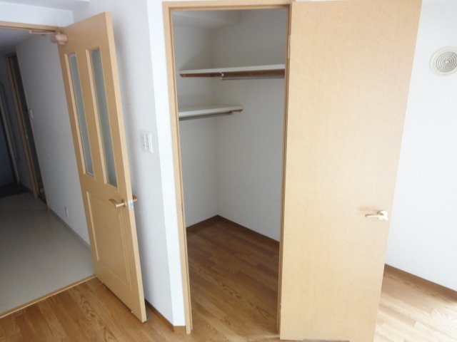 収納　同物件別号室の写真です。