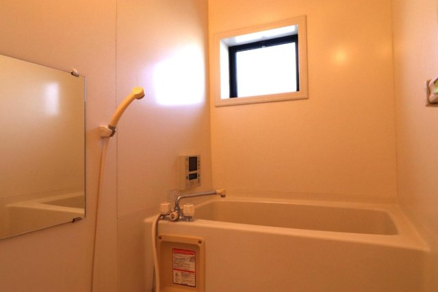 バス・シャワールーム　コンパクトで使いやすいお風呂です
