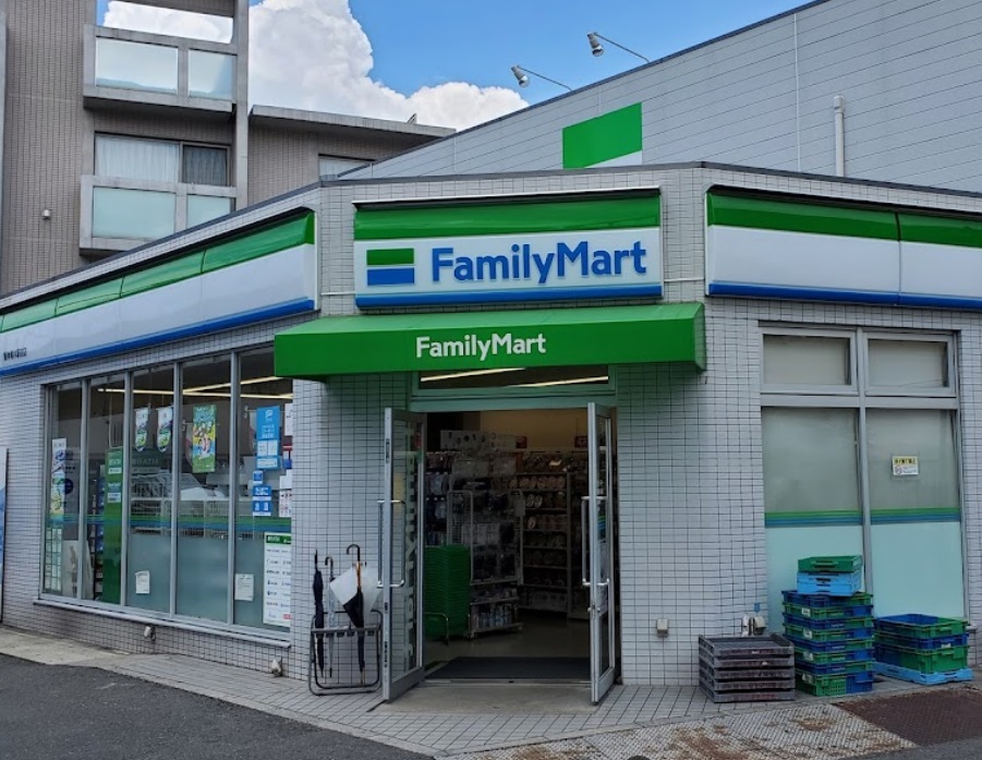 コンビニ　ファミリーマート 阪神青木駅前店（コンビニ）まで167m