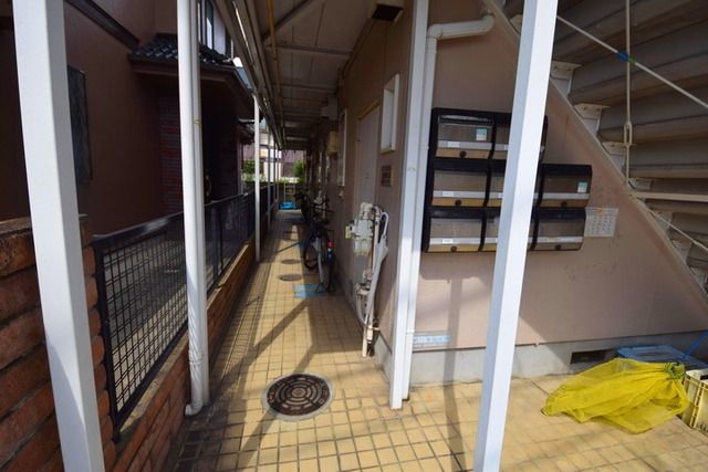 その他共有部分　★自転車は玄関の前に置かれてますね★