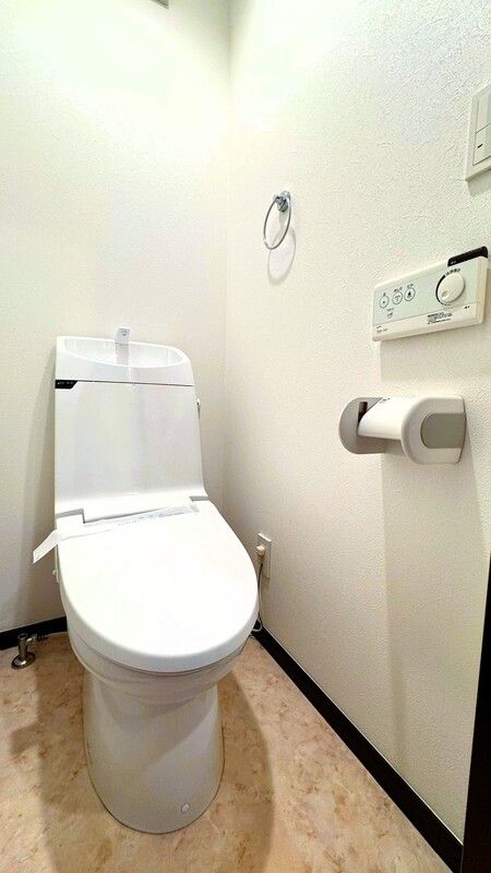 トイレ　「ウォシュレット付きのトイレ」