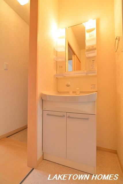 洗面設備　洗髪洗面化粧台です。