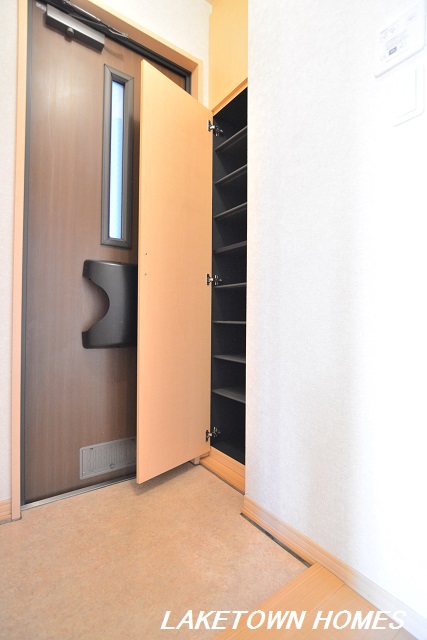 玄関　玄関ホールと玄関収納です。