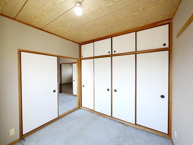 その他部屋・スペース　開放的な寝室です