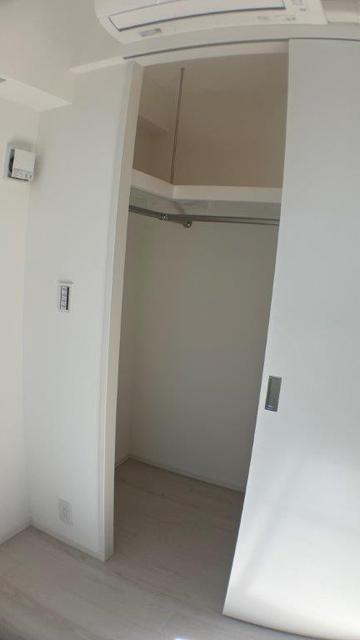 収納　洋室６．０帖のウォークインクローゼット