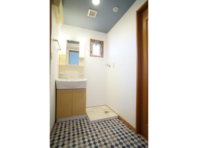 洗面設備　脱衣所も換気ができます♪