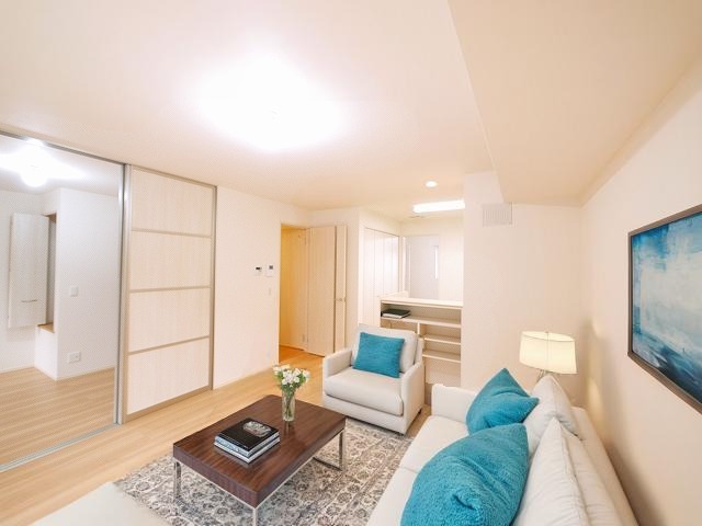 居室・リビング　CGで家具等を配置したもので家具等は含まれません