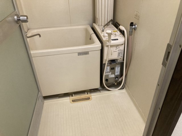 バス・シャワールーム　追焚き付の浴室