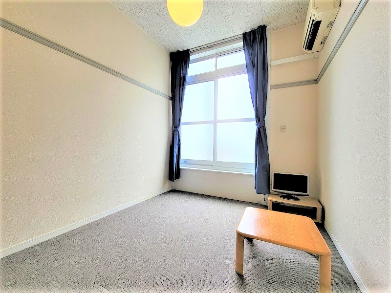 居室・リビング　家電・家具付きのお部屋です。