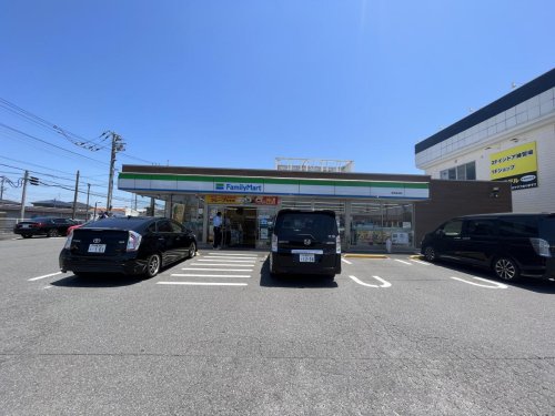 コンビニ　ファミリーマート 稲毛長沼店（コンビニ）まで262m